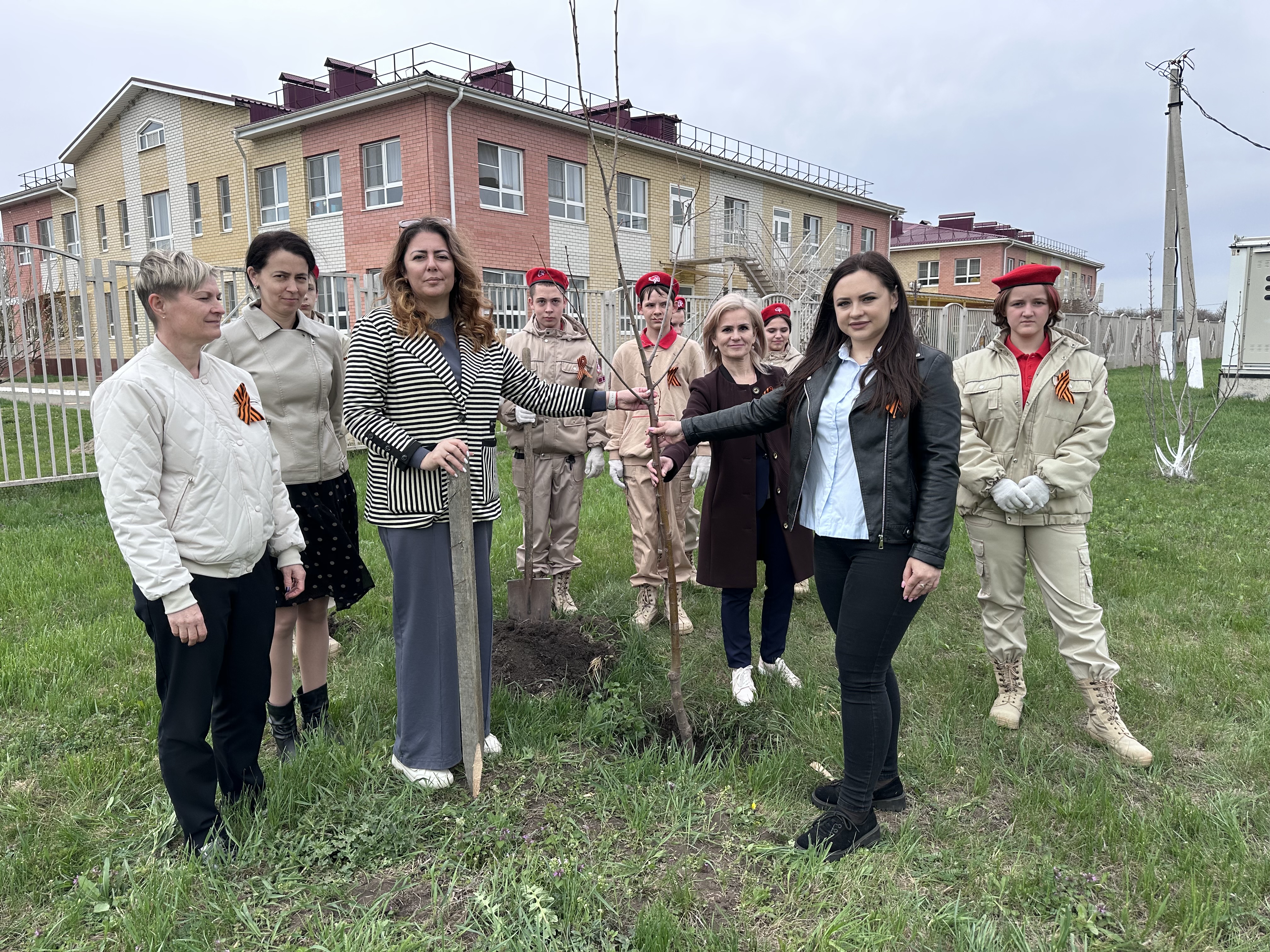 В сквере 80-летия Краснодарского края с. Успенского прошла Международная акция "Сад памяти"